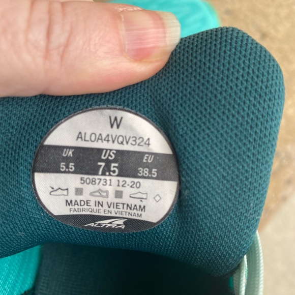 Altra running shoes - Picture 4 of 5